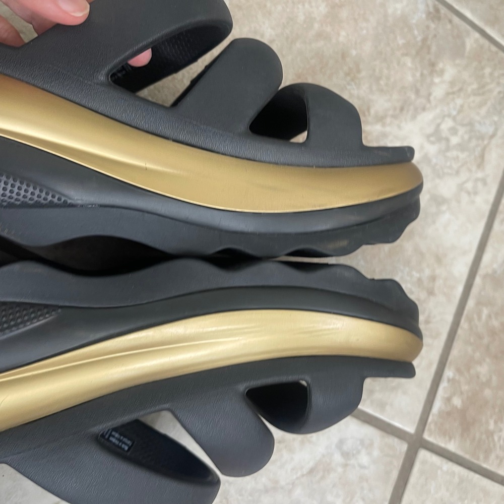Crocs Mega Crush Sandal Black Gold Platform Slides Womens 7 men's 5 EUC unisex - Picture 7 of 8